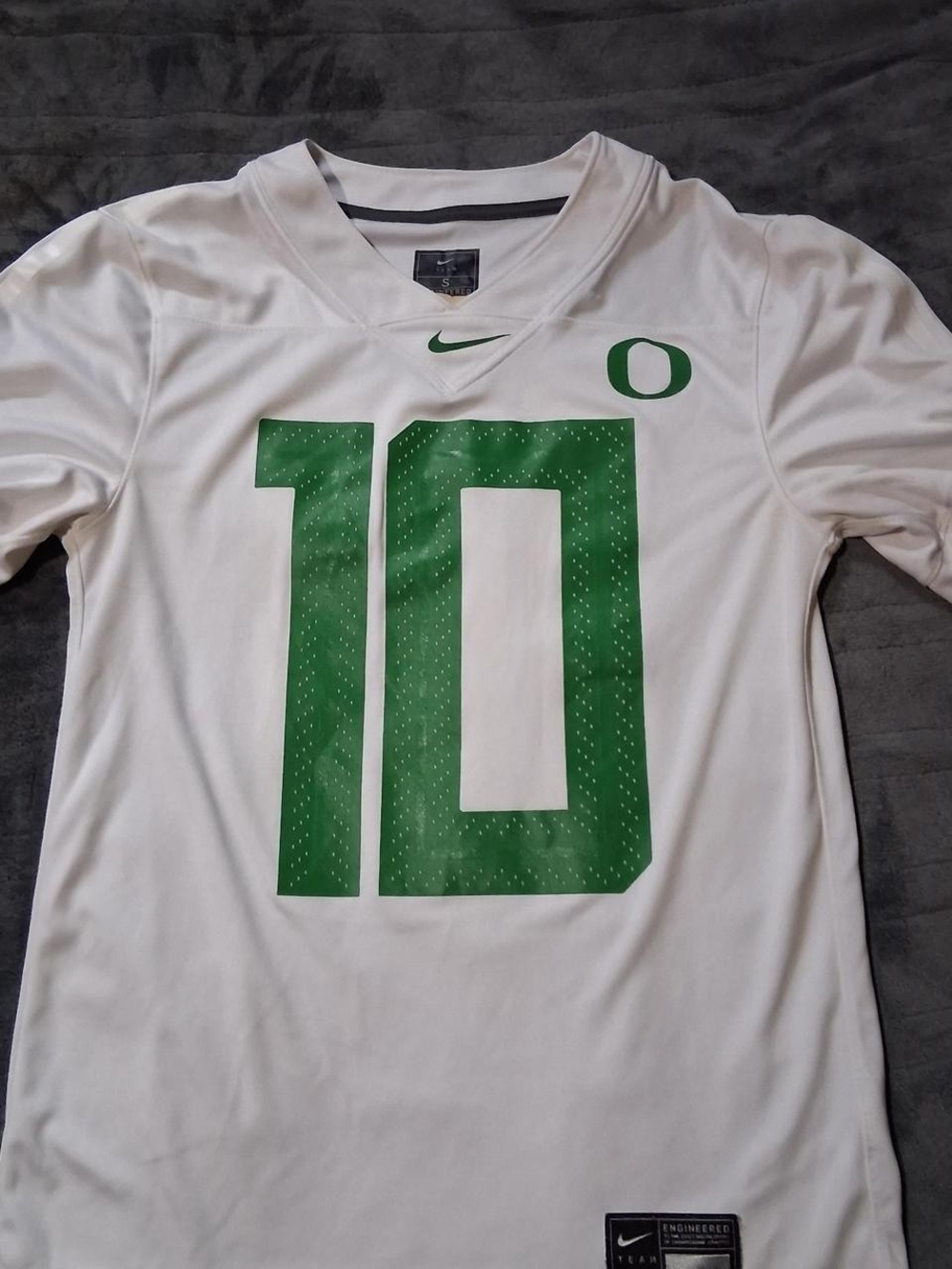 Nike Men’s White & Green #10 Football Jersey
